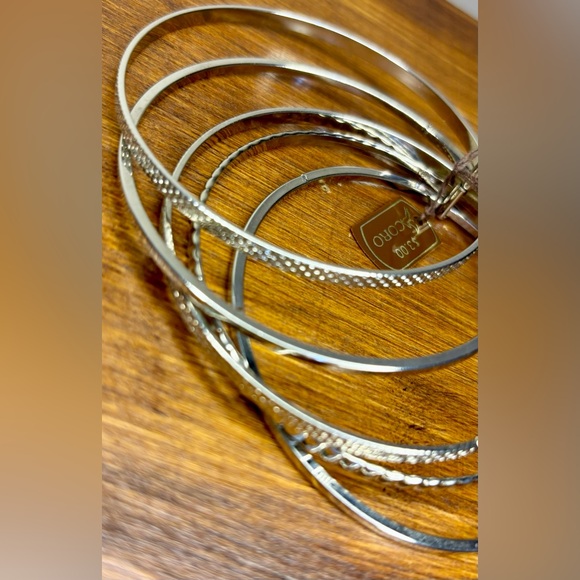 Vintage Coro Silver Toned Bangle Set NWT - Picture 7 of 10